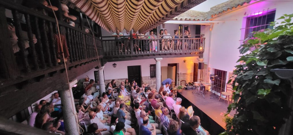 festival | entrepatios |Casa Cuqui | Casa alquiler | Orgaz | Toledo | Casa Rural | alojamiento